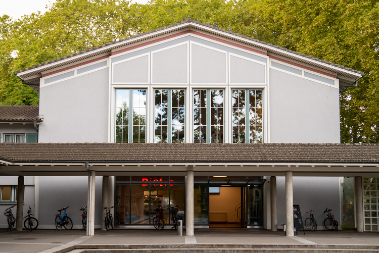 Wahlzentrum Aussenansicht des Wahlzentrums. Es befindet sich im BBZ Solothurn