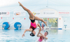 Kunststücke beim Synchronschwimmen