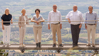 Solothurner Regierung 2025 von links nach rechts: Brigit Wyss, Volkswirtschaftsdepartement, Susanne Schaffner, Departement des Innern, Frau Landammann Sandra Kolly, Bau- und Justizdepartement, Dr. Remo Ankli, Departement für Bildung und Kultur, Peter Hodel, Finanzdepartement, Andreas Eng, Staatsschreiber