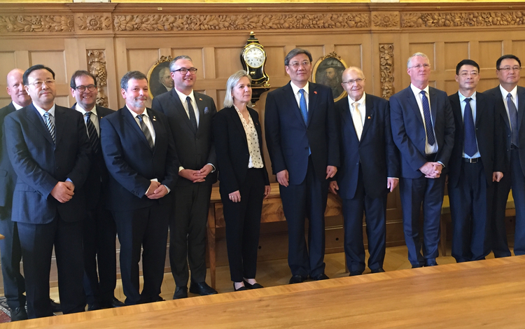 Hohe Vertreter der Provinzregierung Heilongjiang und der Solothurner Regierungsrat Hohe Vertreter der Provinzregierung Heilongjiang und der Solothurner Regierungsrat