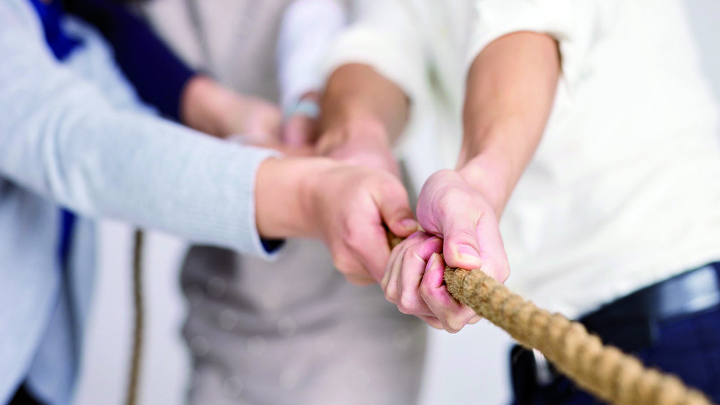 Symbolbild: am gleichen Seil ziehen