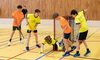 Foto Unihockeyspieler in Aktion vor dem Goal