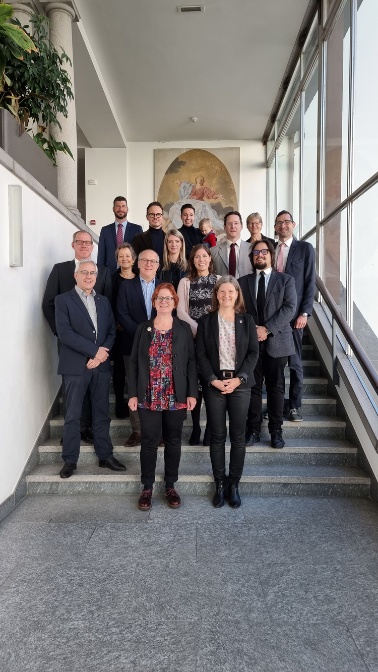 Gruppenfoto institutionelles Treffen mit dem Kantonsparlament Tessin Das Gruppenfoto der Mitglieder der Parlamente des Kantons Tessin und Solothurn