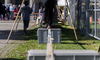 Erste Versuche auf dem Slackline