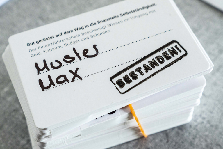 Finanzführerschein Stapel mit Finanzführerscheinen