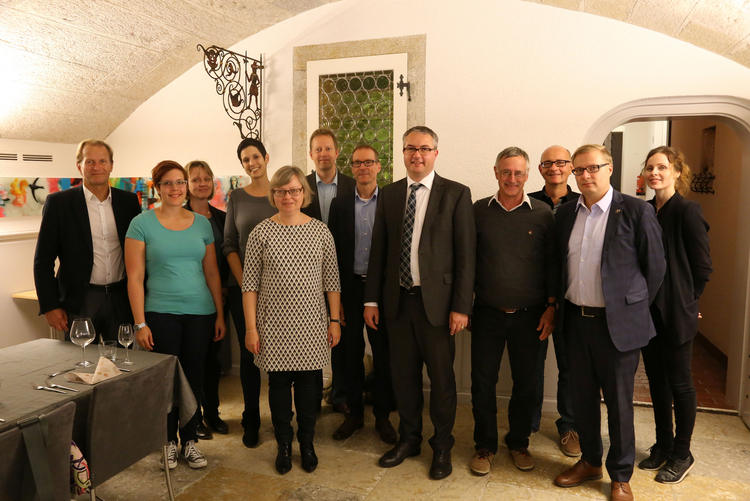 Die finnische und die solothurnische Bildungsdelegation im Rathauskeller Die finnische und die solothurnische Bildungsdelegation im Rathauskeller in Solothurn. In der Mitte Bildungsdirektor Remo Ankli.