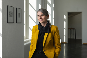 Bettina Keune-Dübi Kantonsärztin Bettina Keune-Dübi steht vor ihrem Büro.