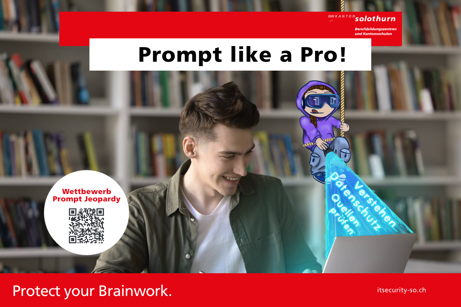 Junger zufriedener Mann, sitzt in einer Bibliothekt und schaut lächelnd in sein Notebook