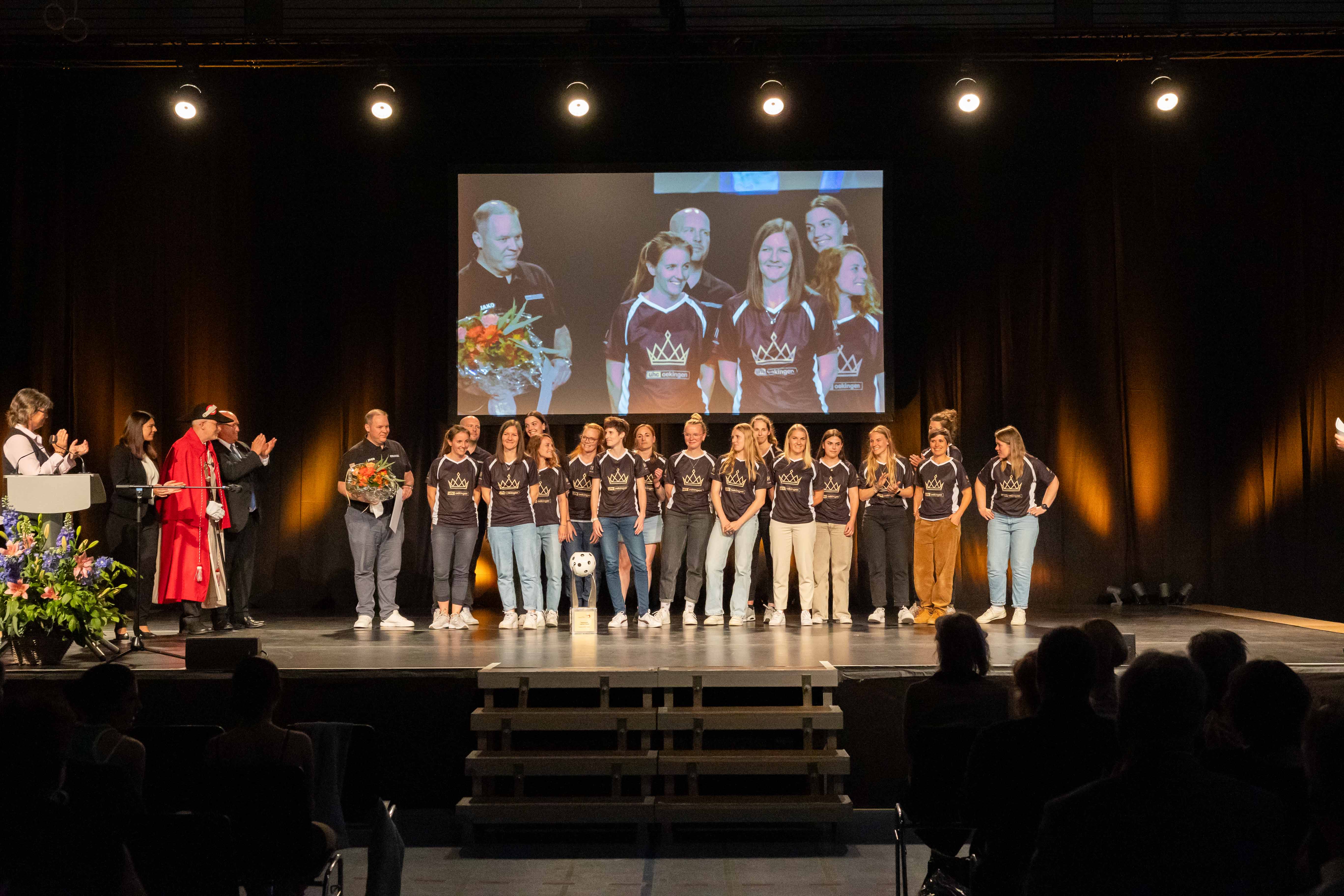 Foto Preisübergabe UHC Oekingen Damenteam