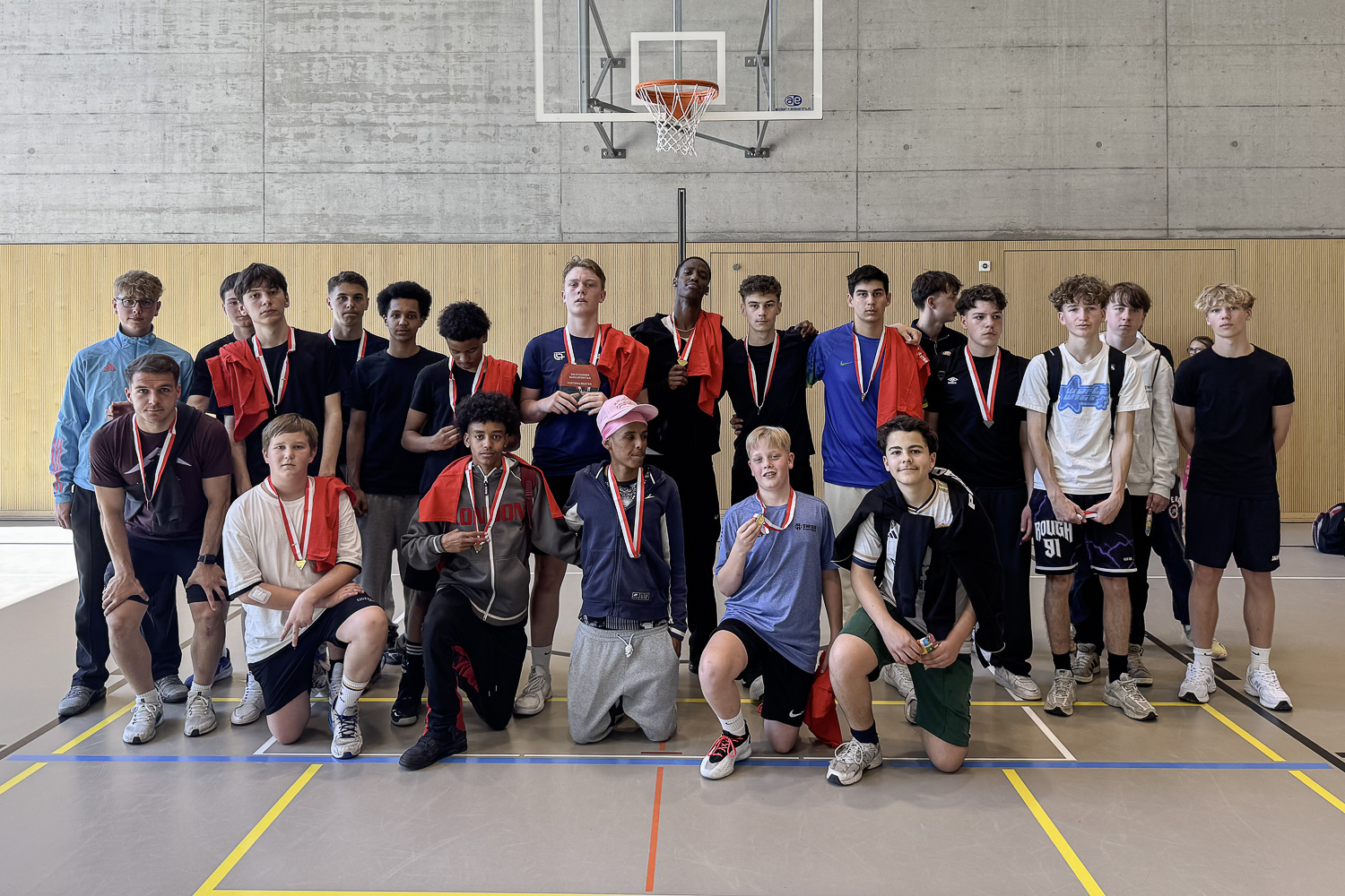 Basketball Knaben 7.-9. Klasse - Siegerfoto alle Podestplätze