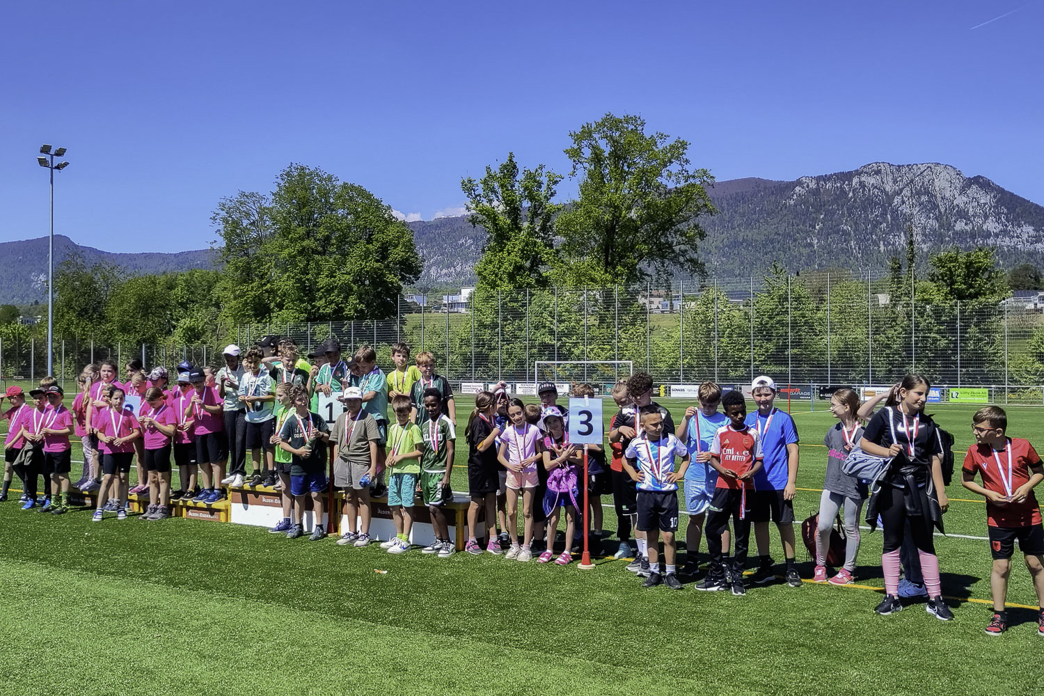 Brennball mixed 3.-4. Klasse - Siegerfoto alle Podestplätze