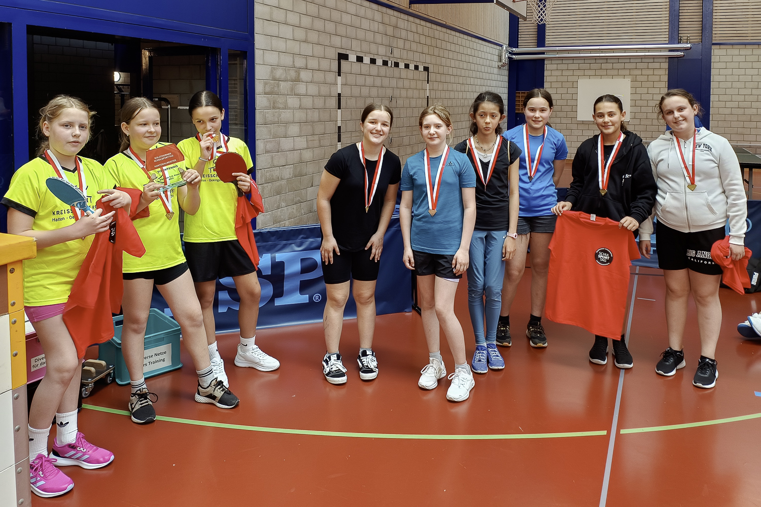 Tischtennis 5.-6. Klasse Mädchen - Siegerfoto alle Podestplätze