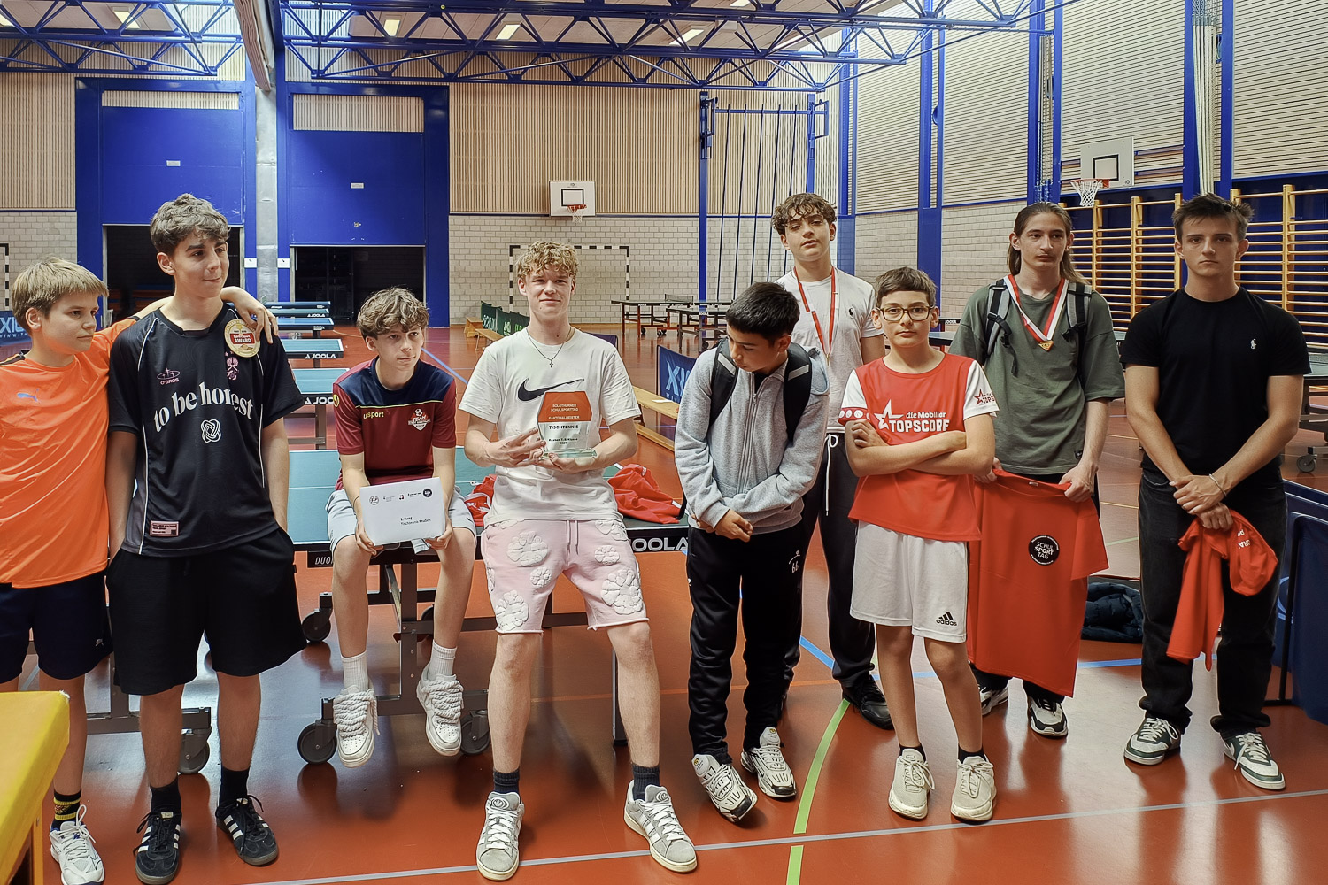 Tischtennis 7.-9. Klasse Knaben - Siegerfoto alle Podestplätze