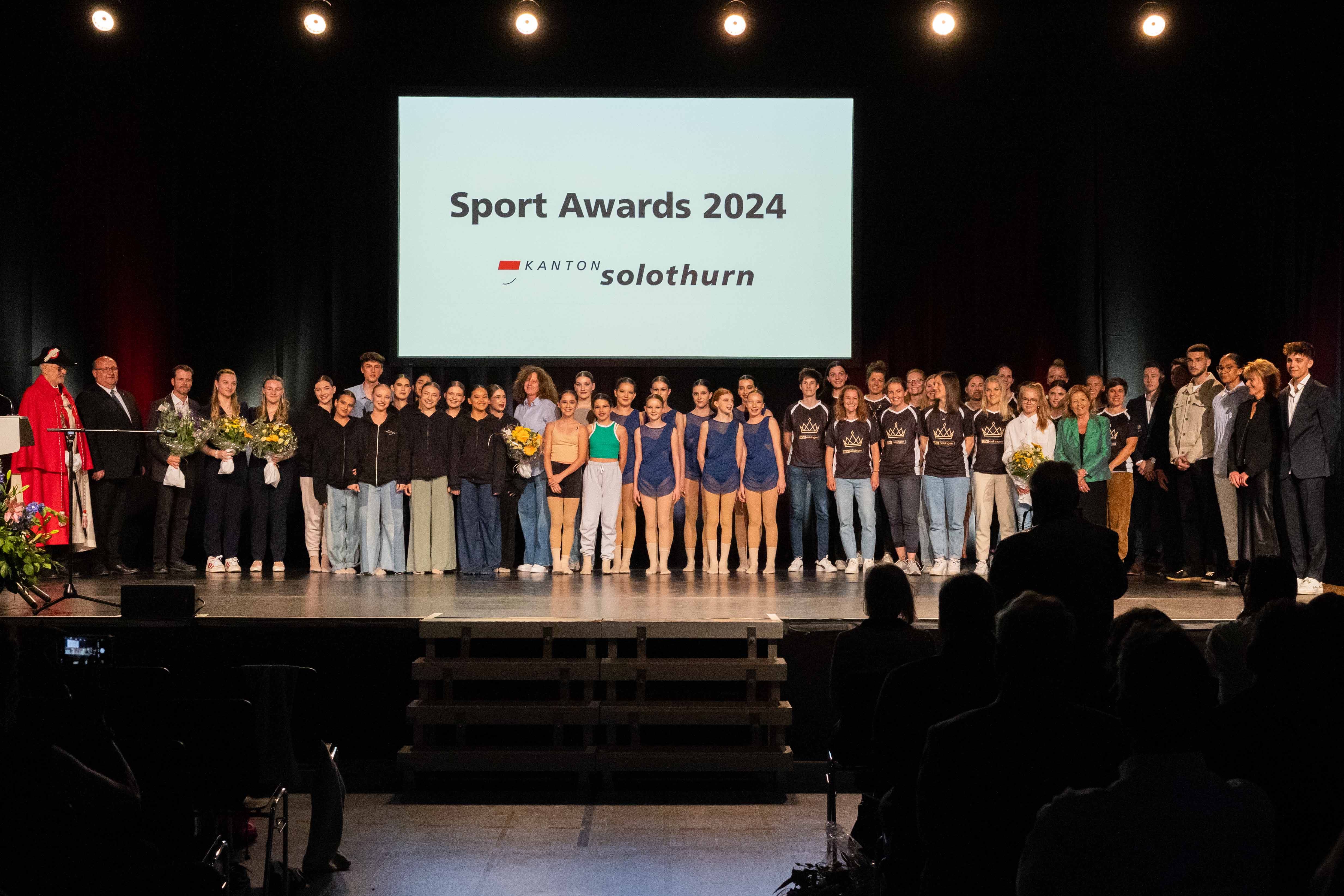 Gruppenfoto aller Preisträger/innen