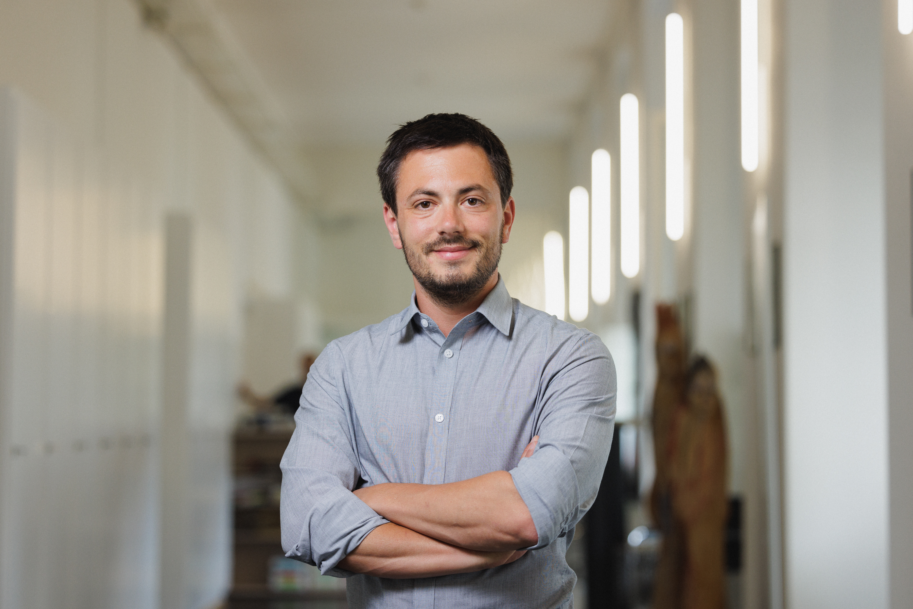 Samuel Wetz im Gang des Ambassadorenhofs in Solothurn