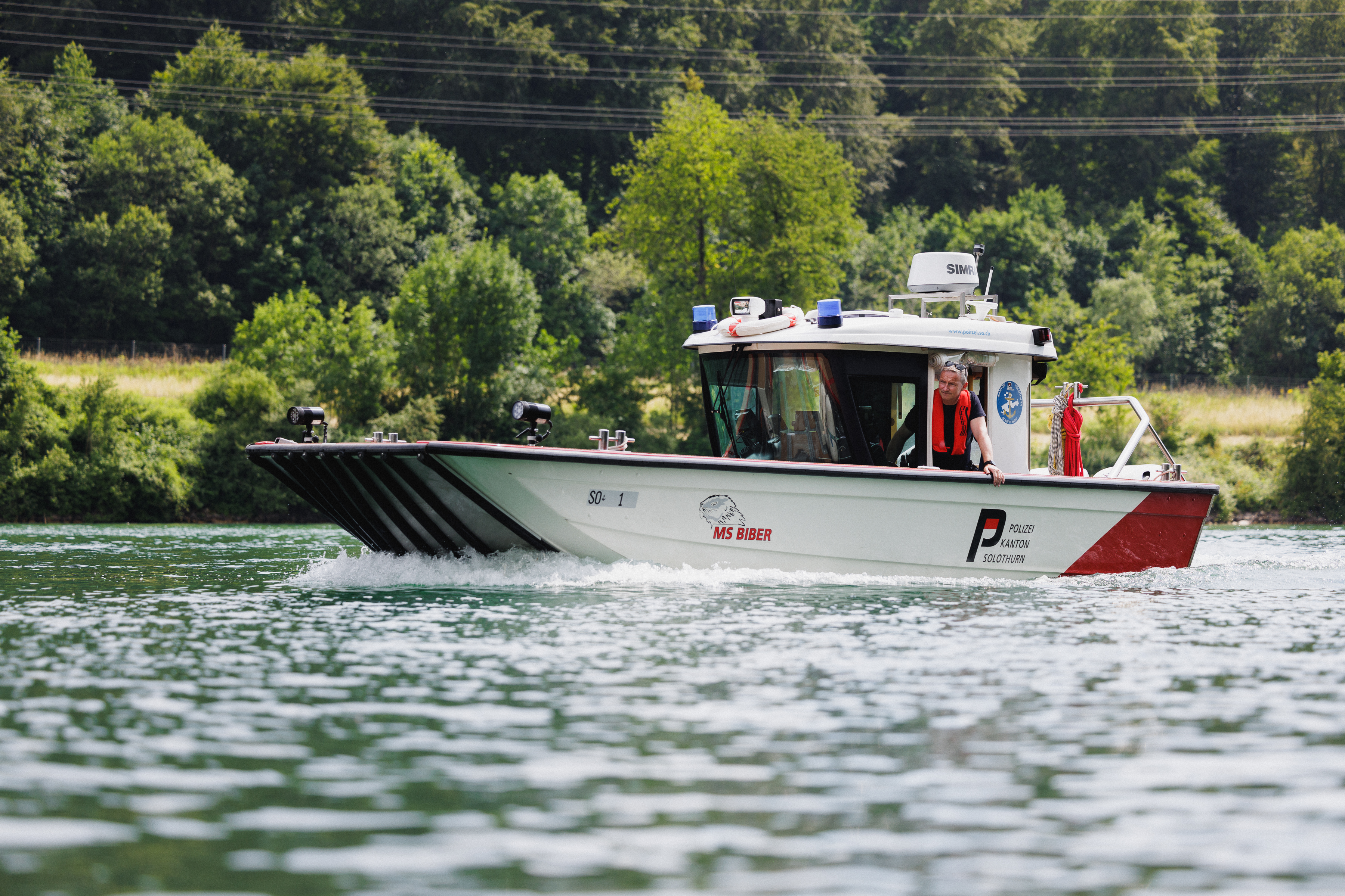 Motorboot der Kantonspolizei Solothurn auf der Aare