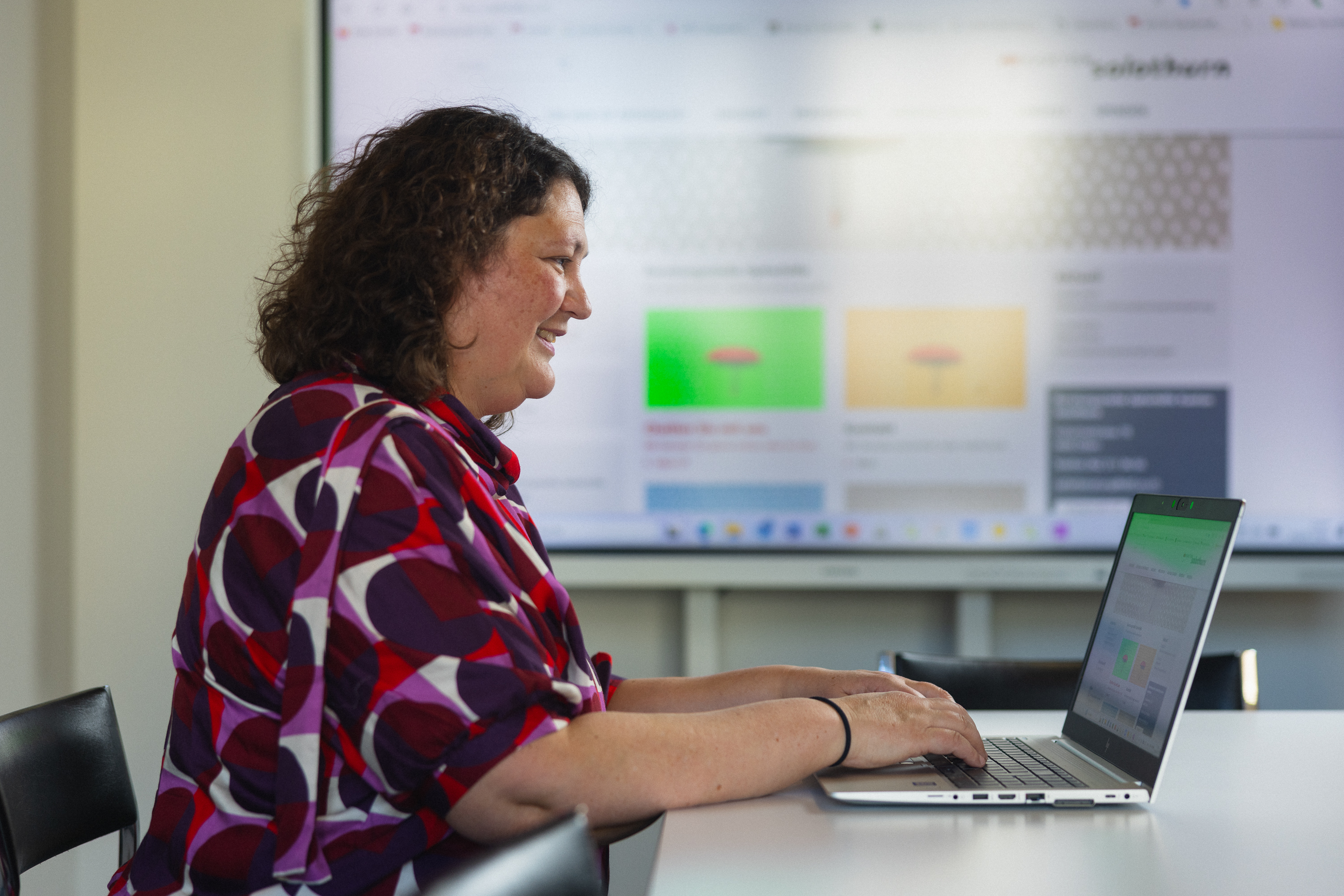 Karin Greub in einer Chat-Beratung