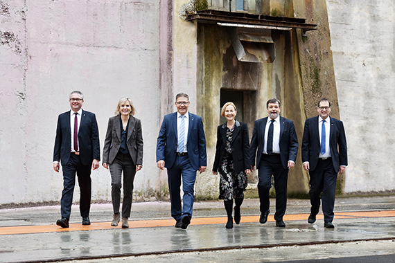 Solothurner Regierung 2019 Solothurner Regierung 2019 (von links nach rechts): Dr. Remo Ankli, Frau Vize-Landammann Brigit Wyss, Landammann Roland Fürst, Susanne Schaffner, Roland Heim, Staatsschreiber Andreas Eng