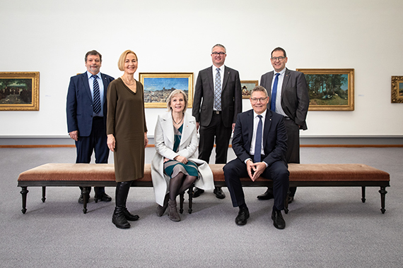 Solothurner Regierungsrat 2020 Solothurner Regierung 2020 von links nach rechts: Roland Heim, Finanzdepartement, Susanne Schaffner, Departement des Innern, Brigit Wyss, Frau Landammann Volkswirtschaftsdepartement, Dr. Remo Ankli, Departement für Bildung und Kultur, Roland Fürst, Bau- und Justizdepartement, Andreas Eng, Staatsschreiber