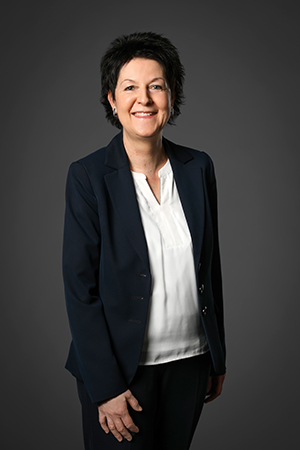 44 Sandra Kolly stehend Variante gemischt