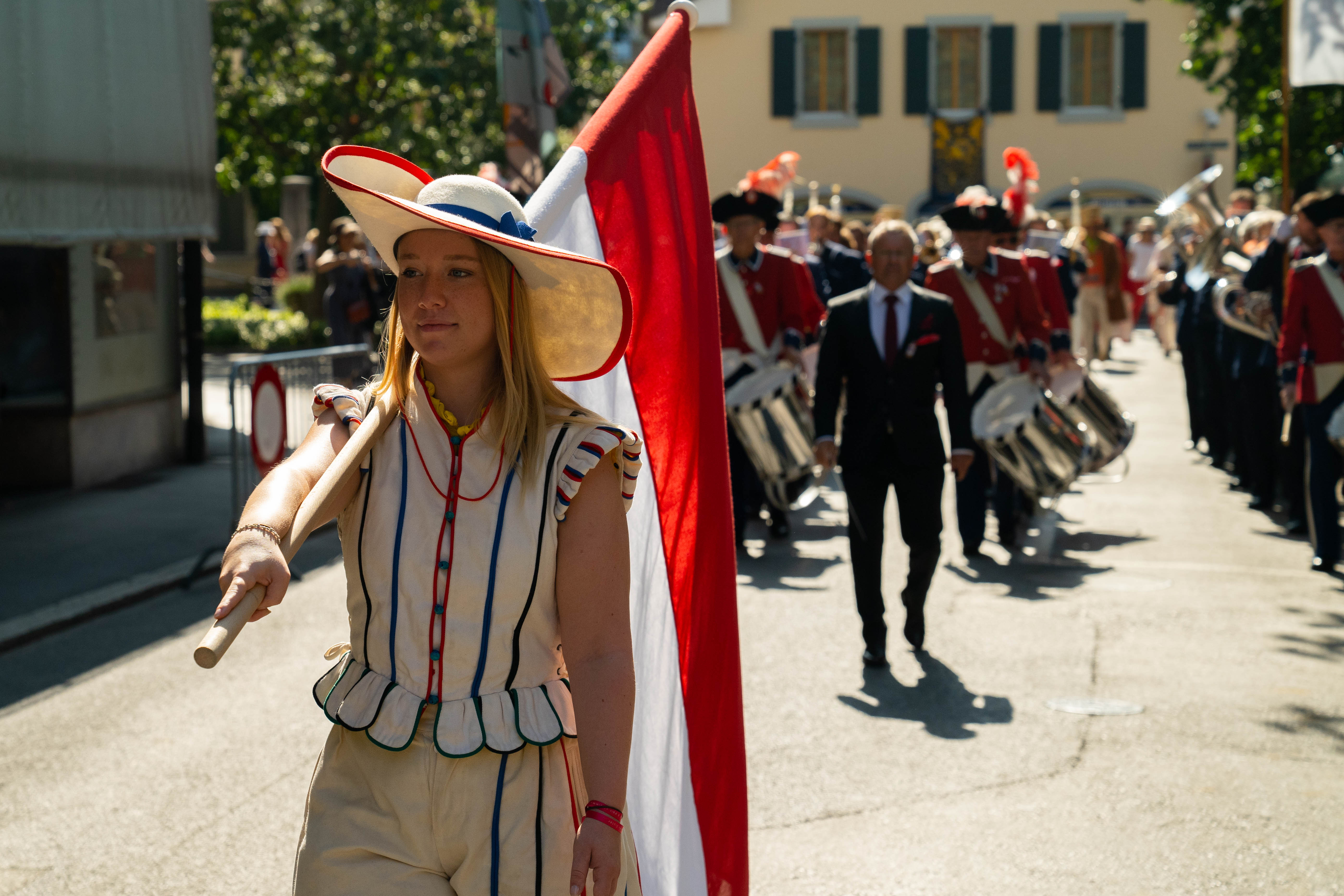 Die Solothurner Delegation in Vevey marschiert durch Vevey.