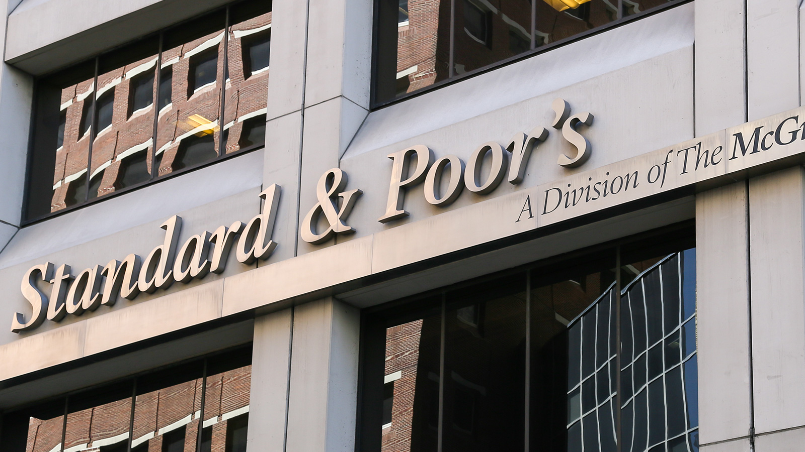 Fassade eines Firmengebäudes von Standard & Poor's