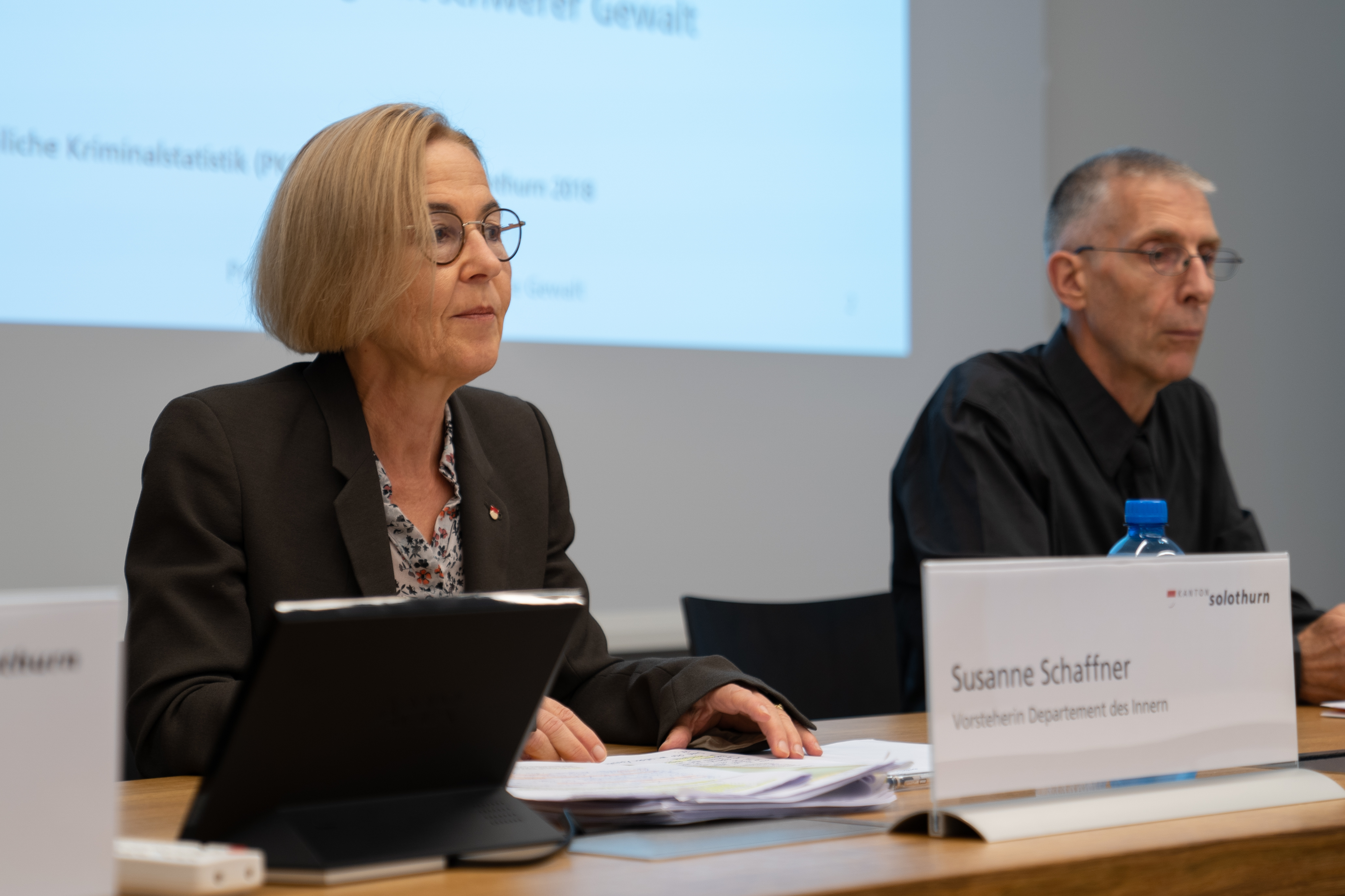 Regierungsrätin Susanne Schaffner an der Medienkonferenz zur Eröffnung der Beratungsstelle Gewalt.
