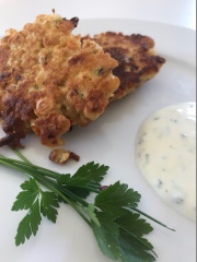 Kichererbsen Tätschli mit Quarksauce